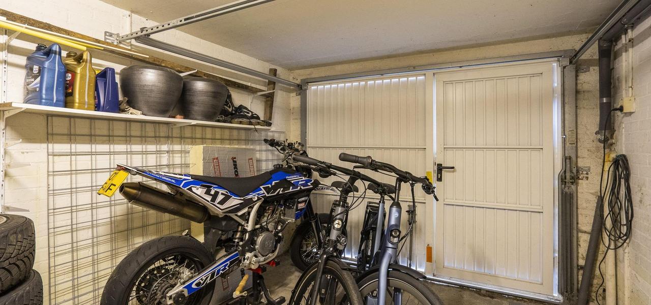 Five bedrooms, garden and private garage - Image 13