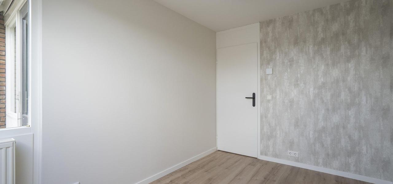 Five bedrooms, garden and private garage - Image 17