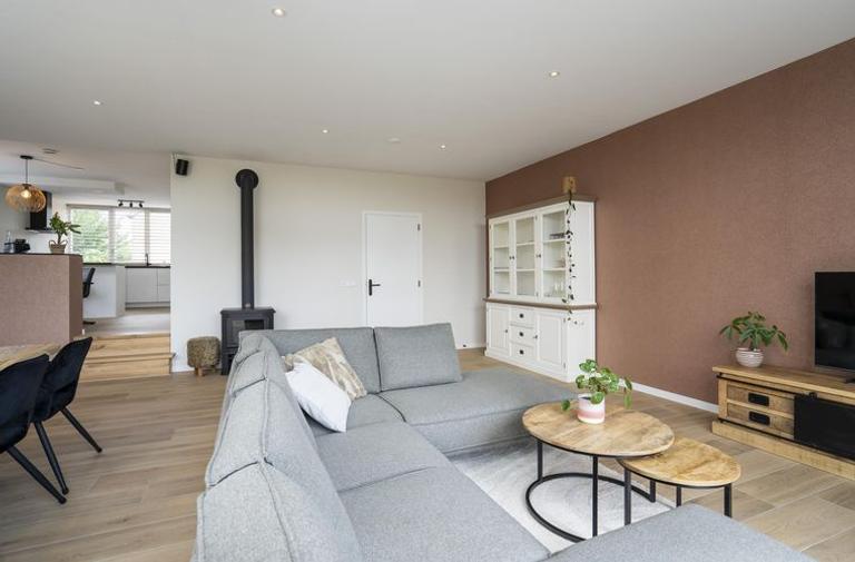 Five bedrooms, garden and private garage - Image 44