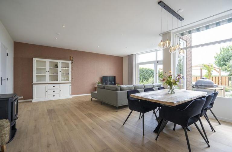Five bedrooms, garden and private garage - Image 45