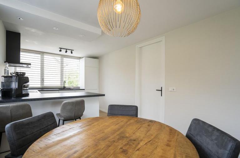 Five bedrooms, garden and private garage - Image 48