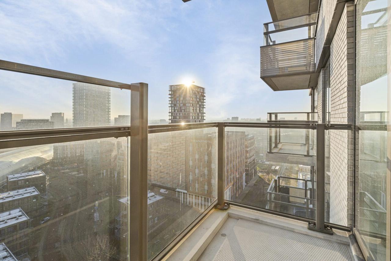 Licht driekamerappartement met stadsuitzicht - Afbeelding 18