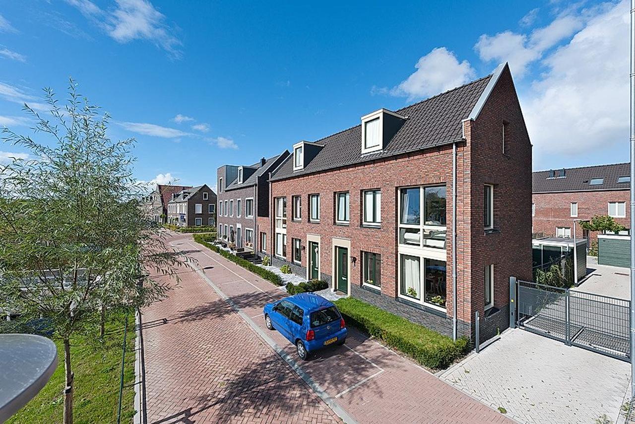135 m² home with garden in ’t Duyfrak - Image 1