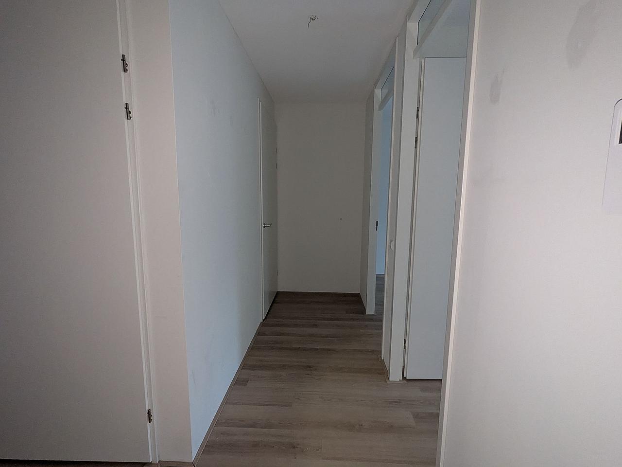 Licht 3-kamerappartement met vloerverwarming - Afbeelding 2
