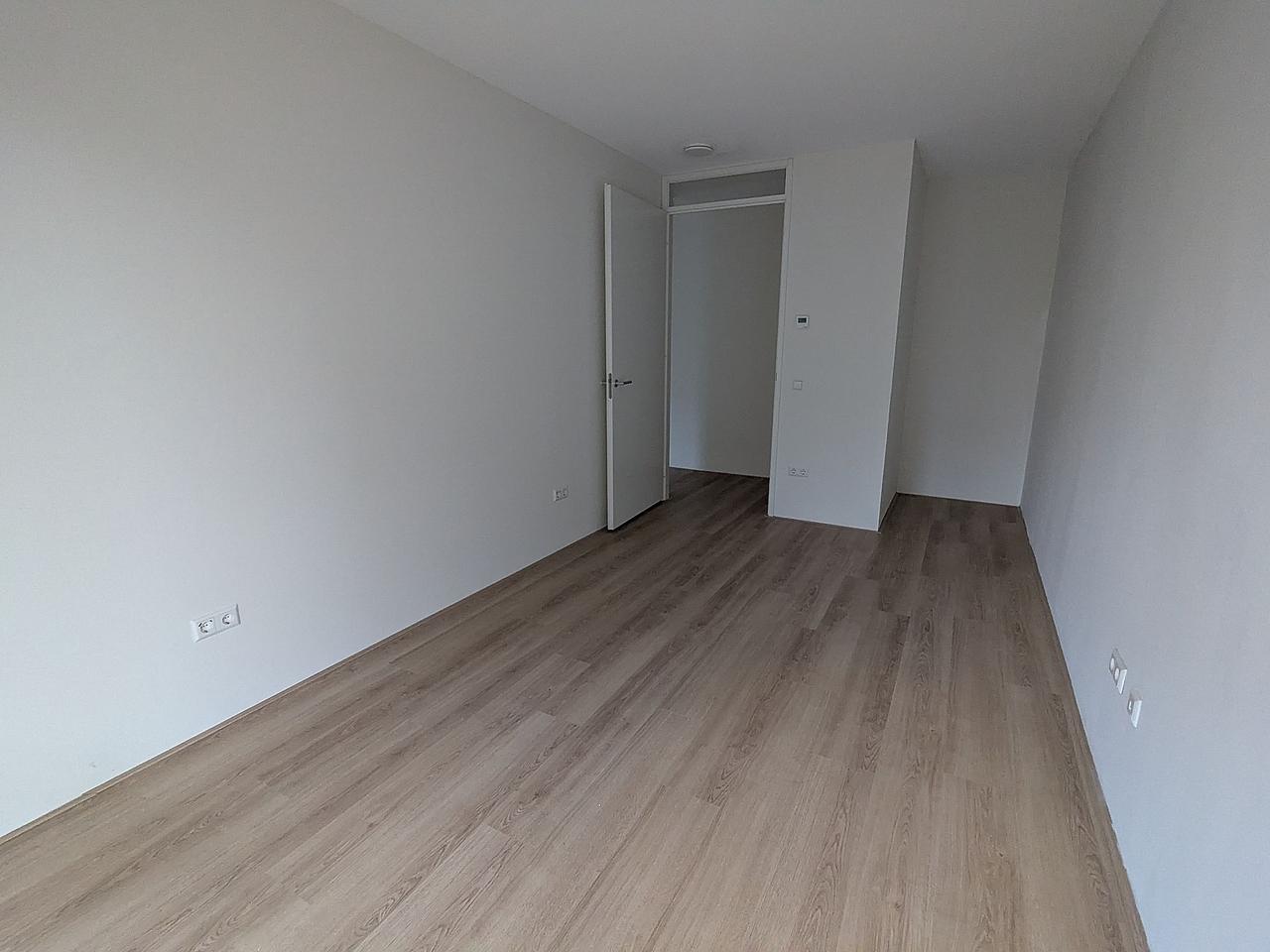 Licht 3-kamerappartement met vloerverwarming - Afbeelding 8