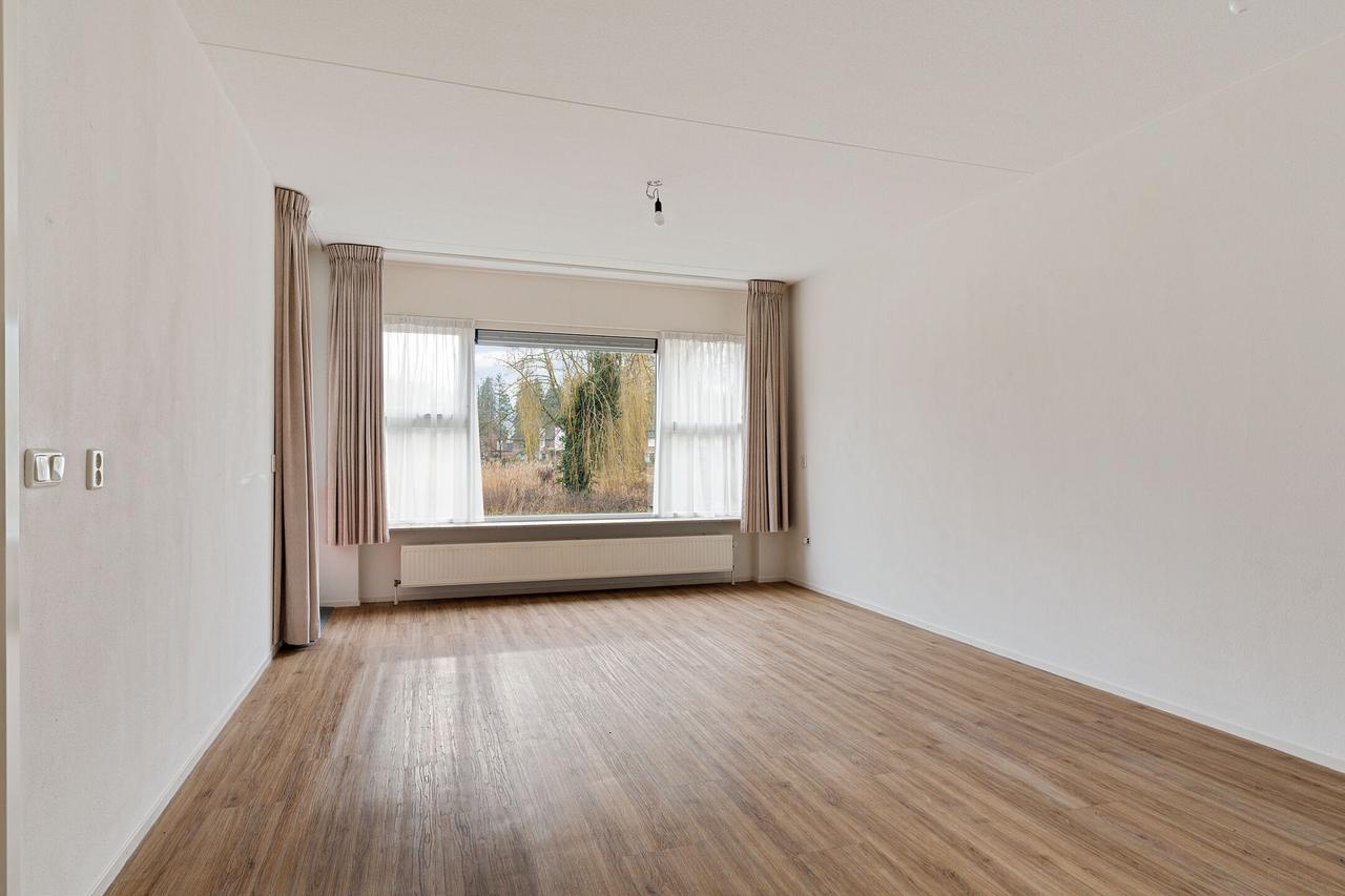 Sunny 55+ apartment with open views - Image 5