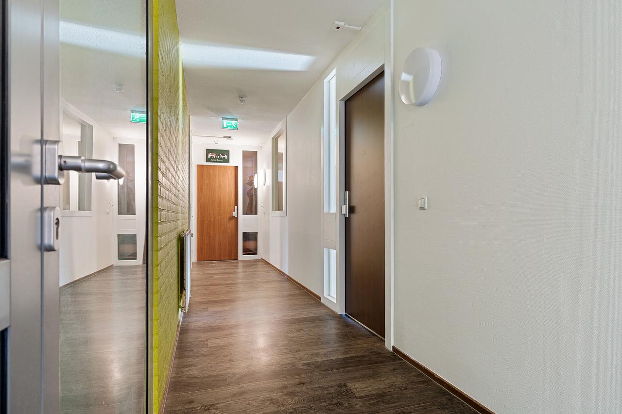 Sunny 55+ apartment with open views - Image 9