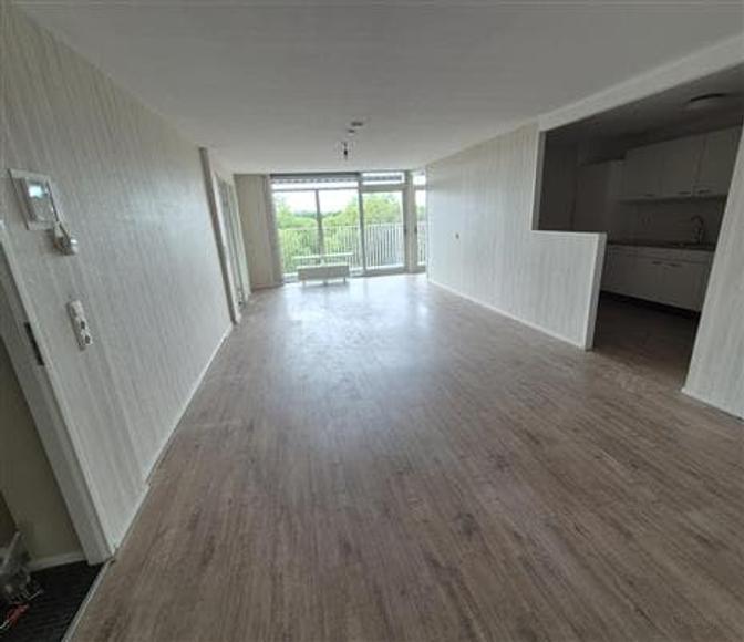 Balkon op de 6e etage in Ommoord - Afbeelding 2