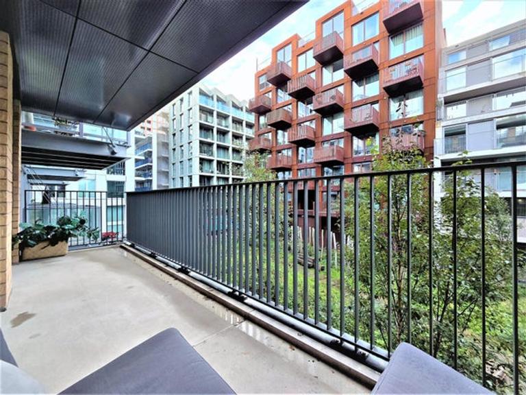 Furnished 1-Bedroom Apartment with Balcony - Image 2