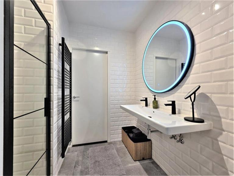 Furnished 1-Bedroom Apartment with Balcony - Image 16