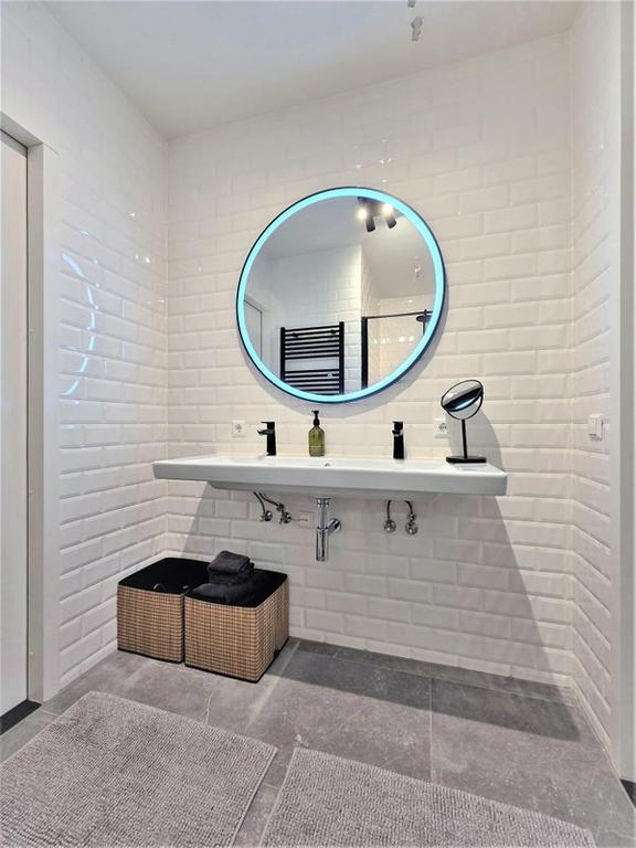 Furnished 1-Bedroom Apartment with Balcony - Image 22