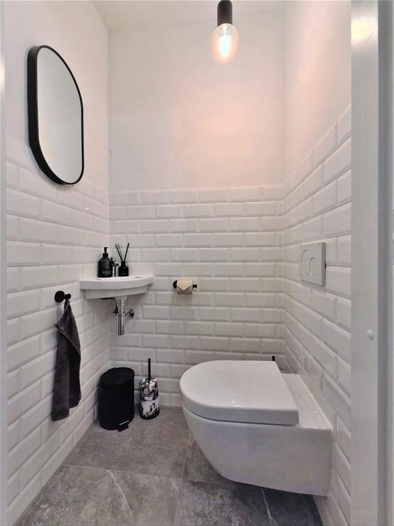Furnished 1-Bedroom Apartment with Balcony - Image 25