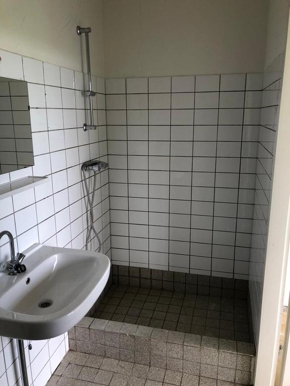 Affordable one-bedroom apartment with balcony - Image 5