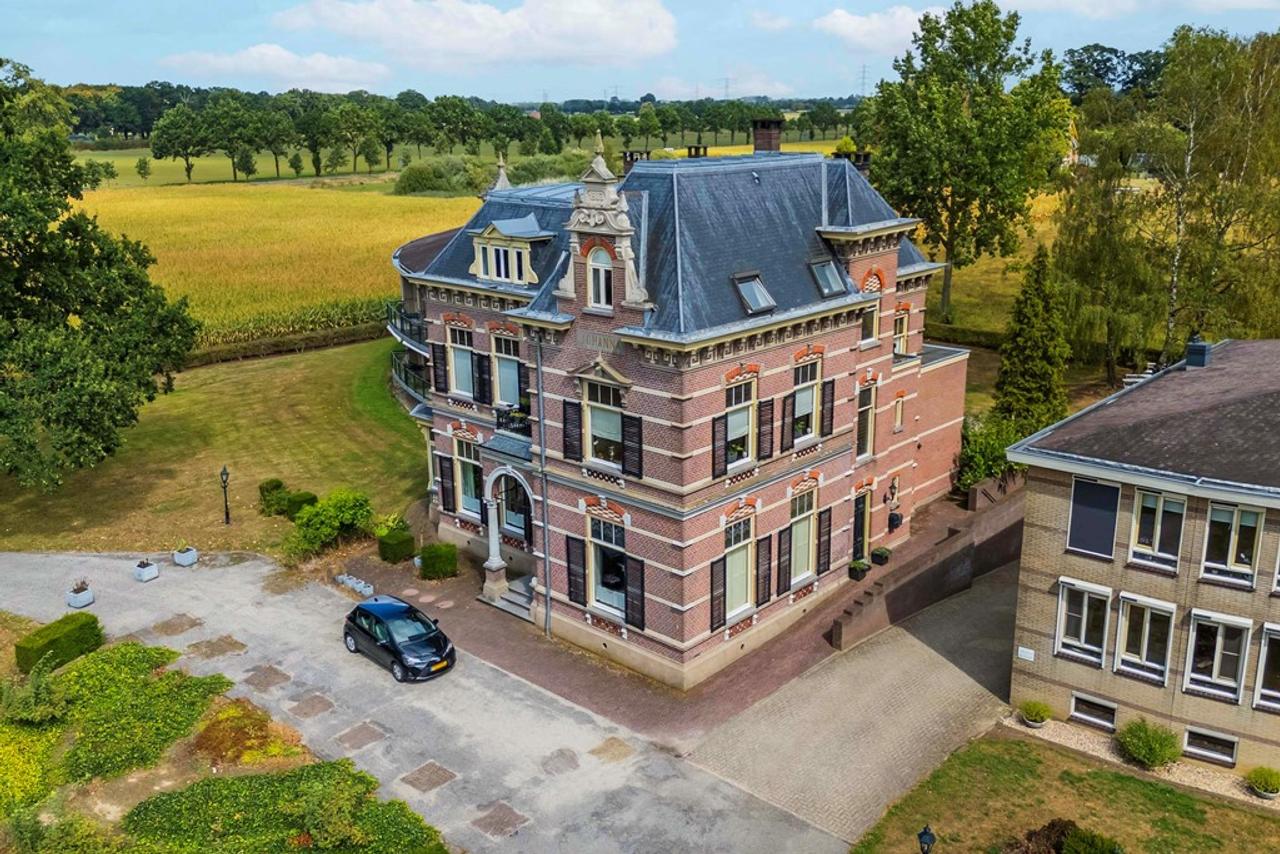 Historic 140 m² penthouse in Hummelo - Image 1