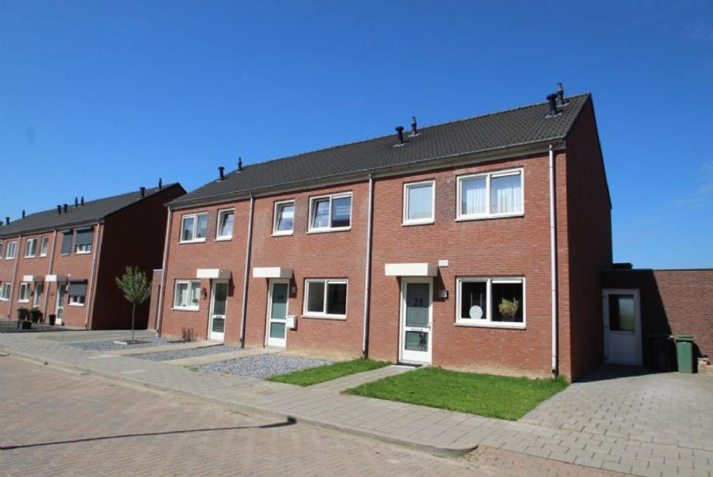 Energy-efficient family home with 3 bedrooms - Image 1