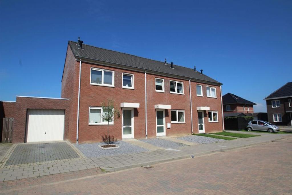 Energy-efficient family home with 3 bedrooms - Image 2