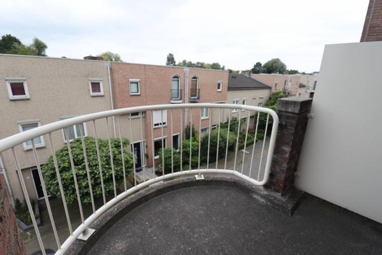 Furnished Corner Apartment with Balcony - Image 3