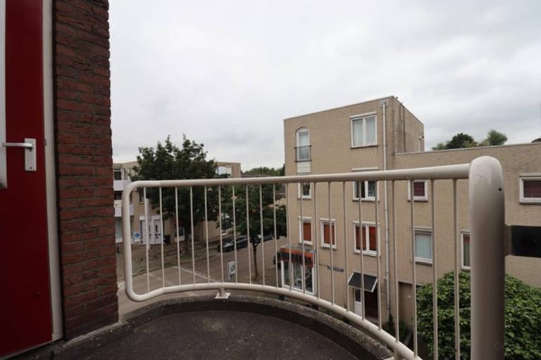Furnished Corner Apartment with Balcony - Image 4