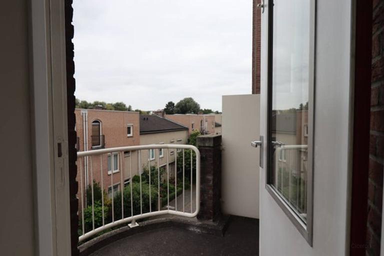 Furnished Corner Apartment with Balcony - Image 5