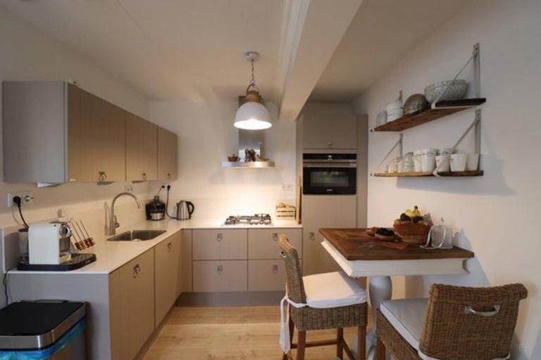 Furnished Corner Apartment with Balcony - Image 8
