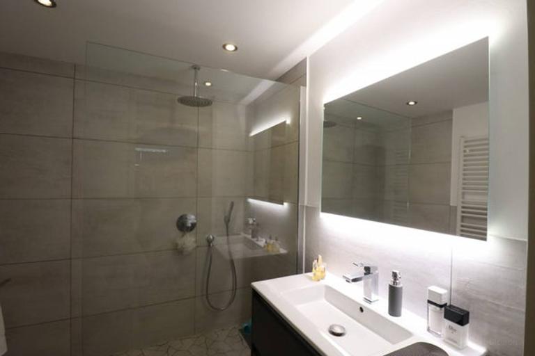 Furnished Corner Apartment with Balcony - Image 17