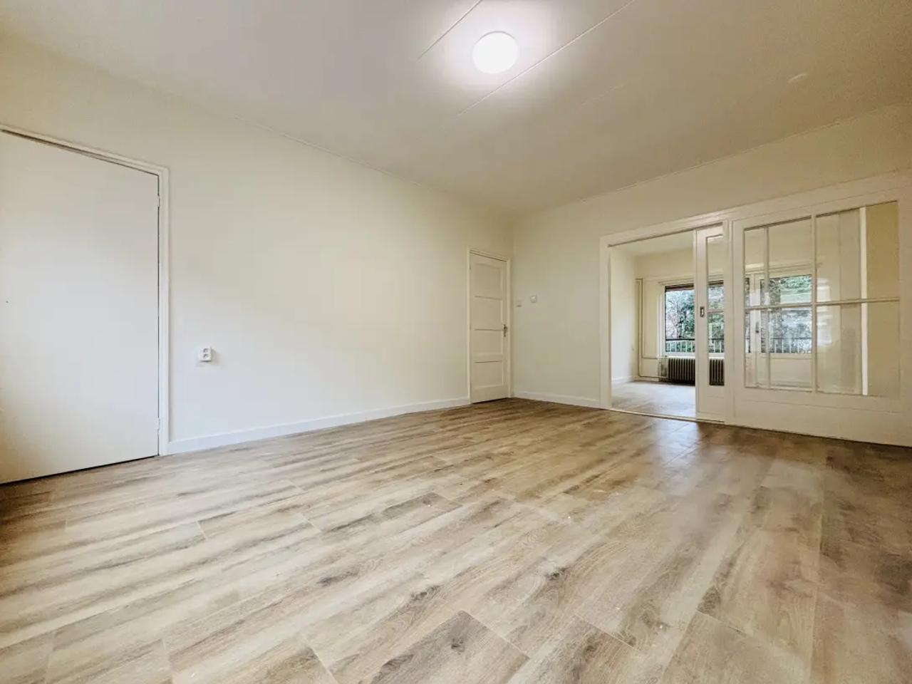 84 m² and Three Bedrooms in Oud-Rijswijk - Image 1