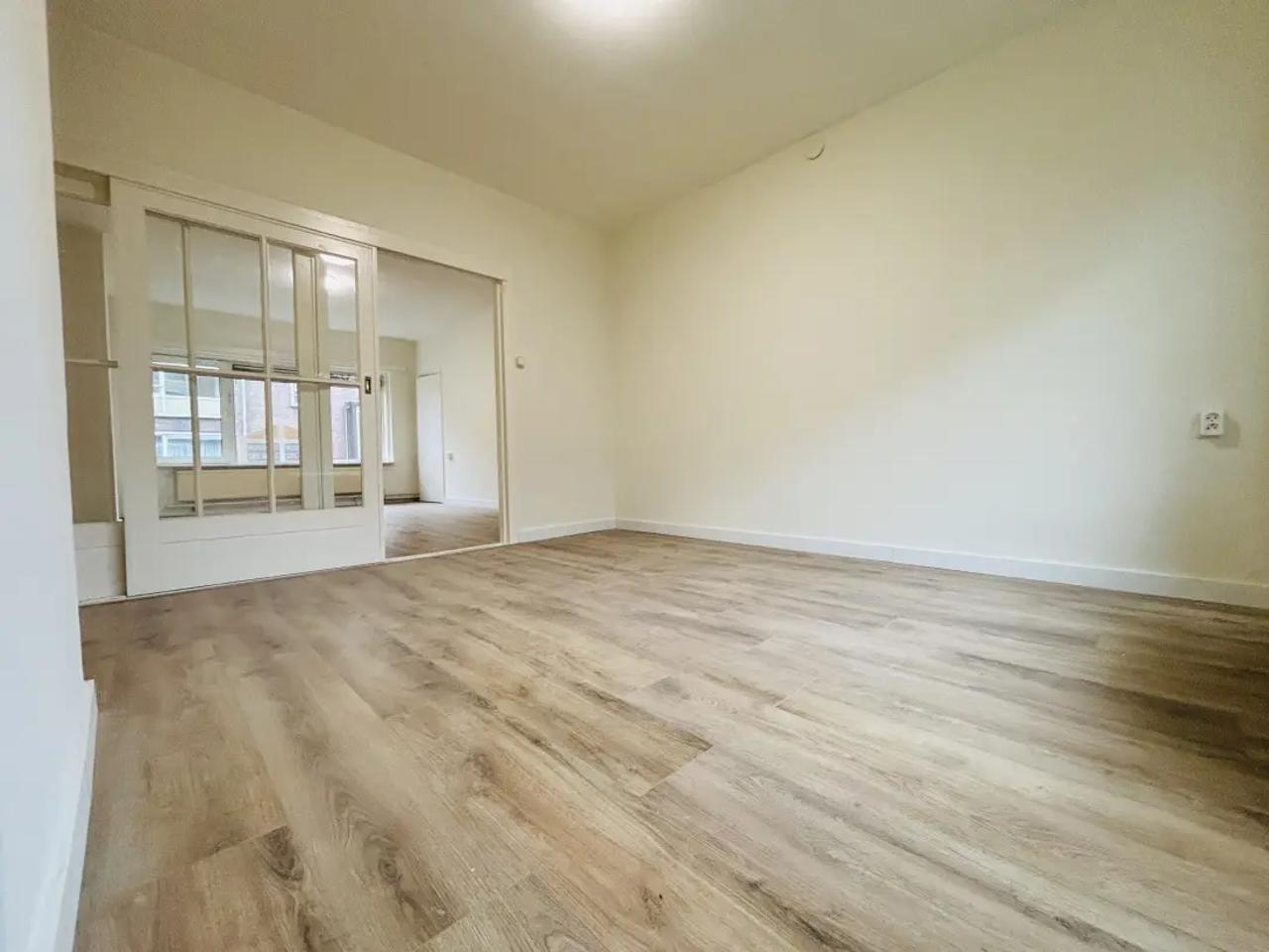 84 m² and Three Bedrooms in Oud-Rijswijk - Image 2