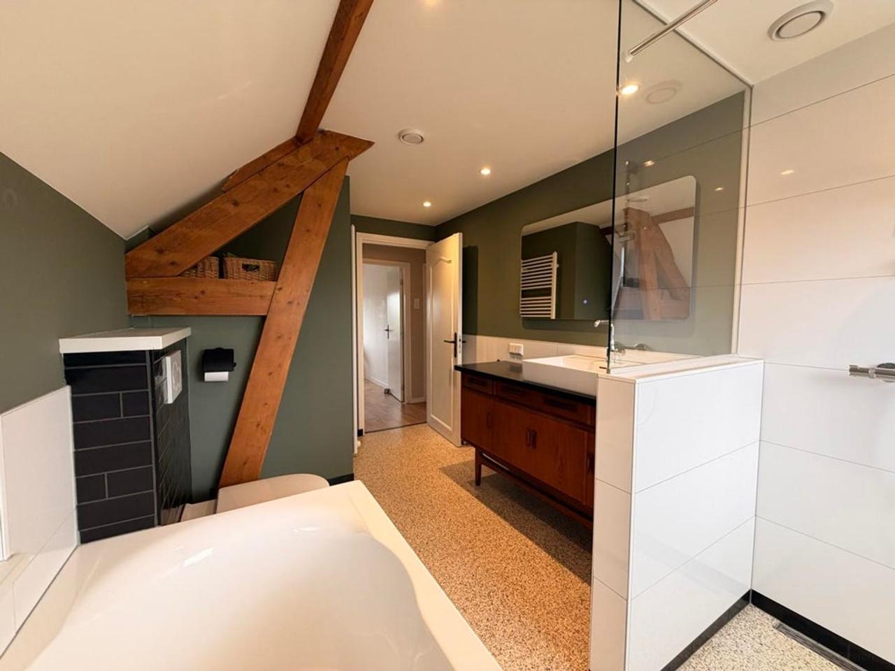 Detached living with private mooring - Image 34