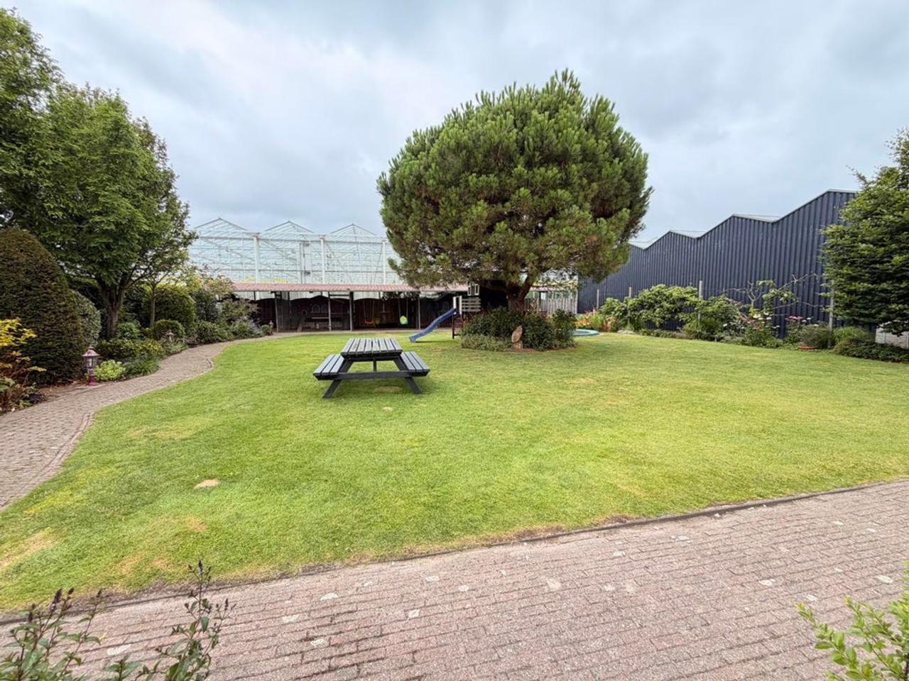 Detached living with private mooring - Image 43