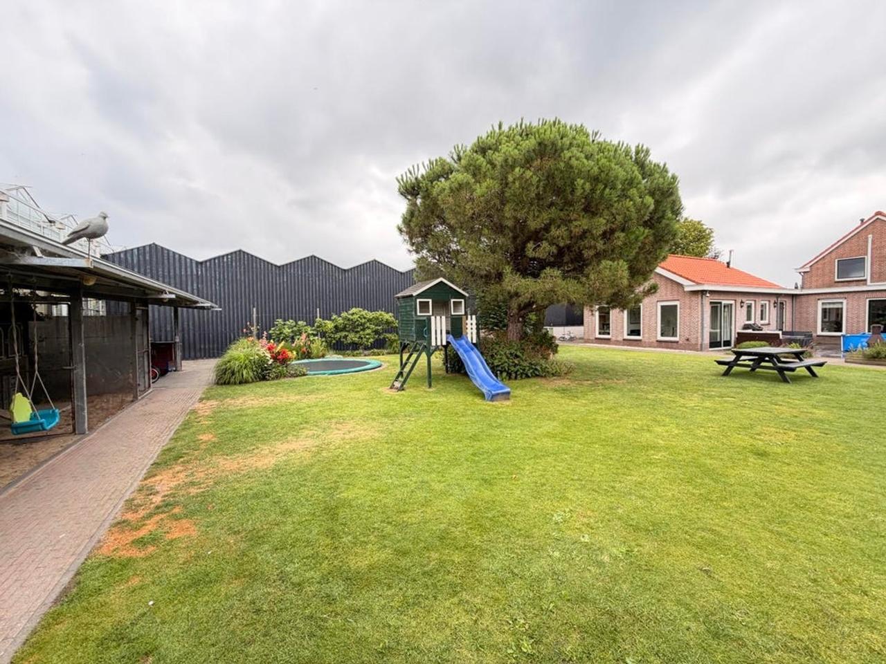 Detached living with private mooring - Image 45