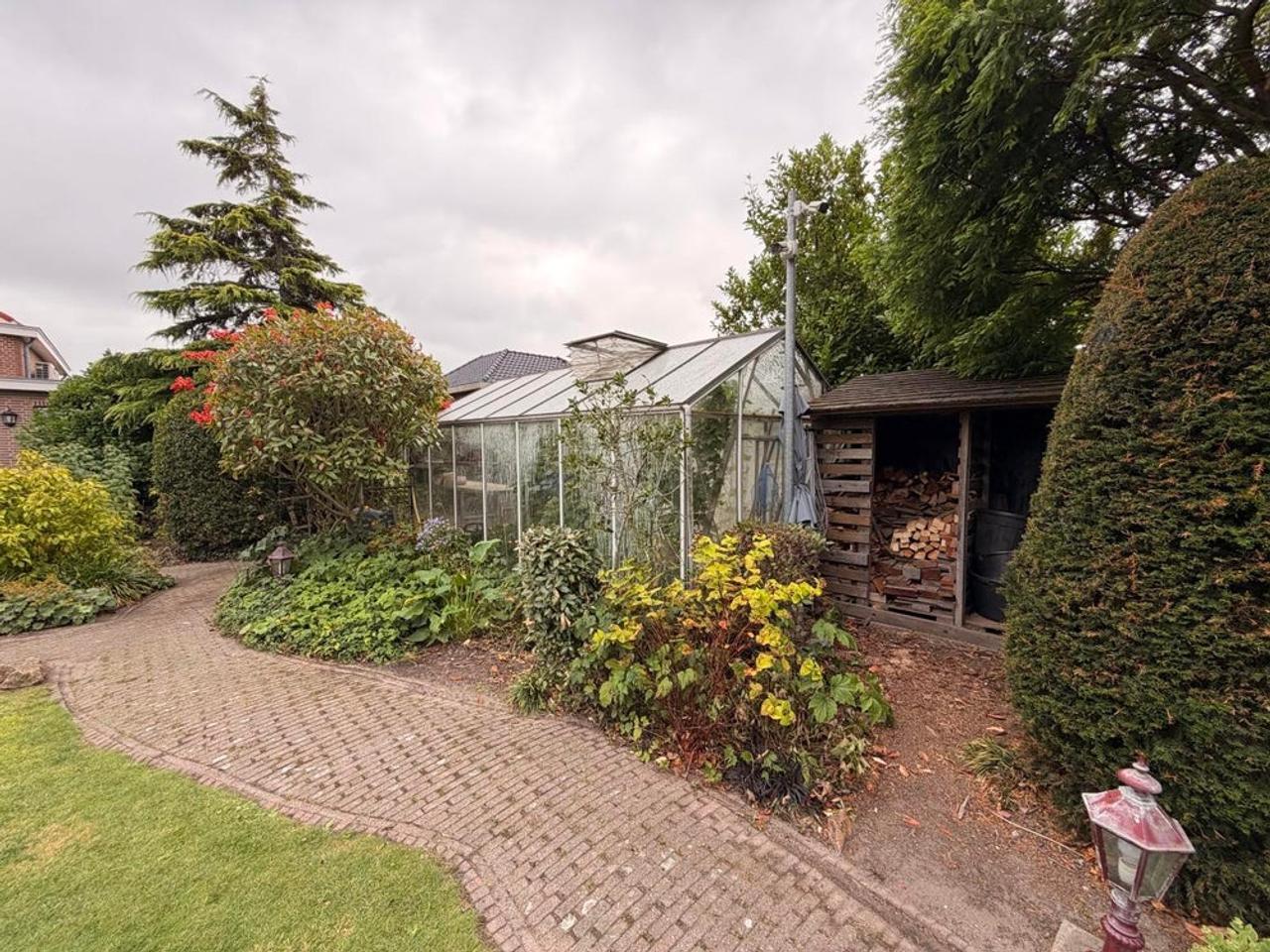 Detached living with private mooring - Image 47
