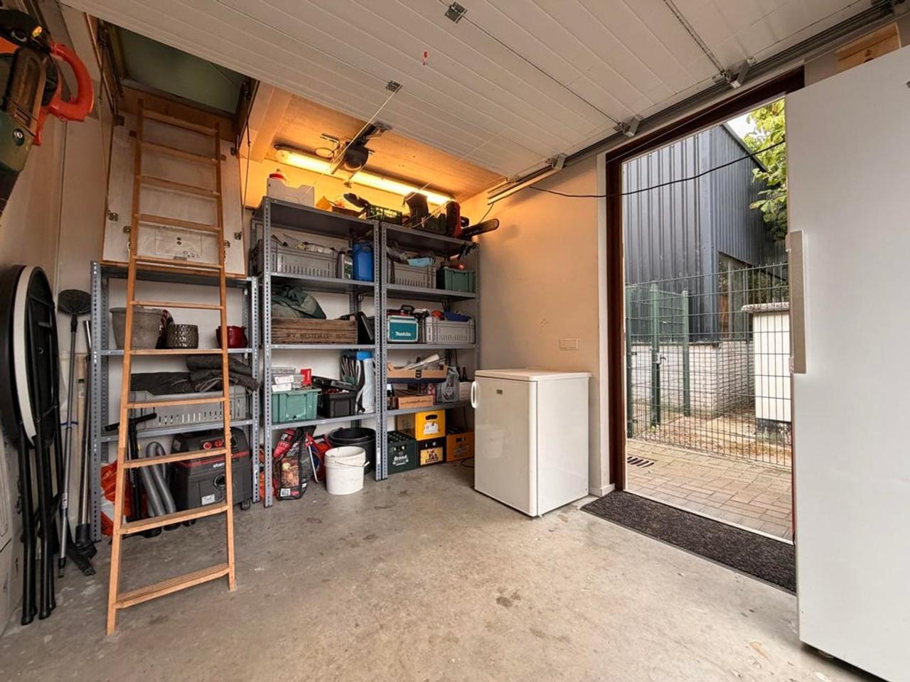 Detached living with private mooring - Image 53