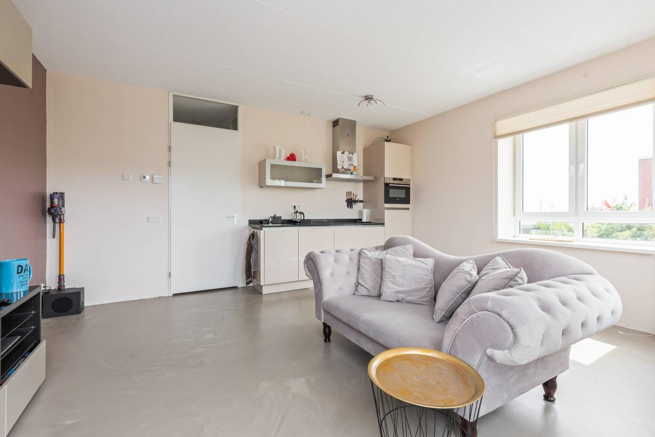 Sunny Balcony and Two Bedrooms in Almere Poort - Image 1