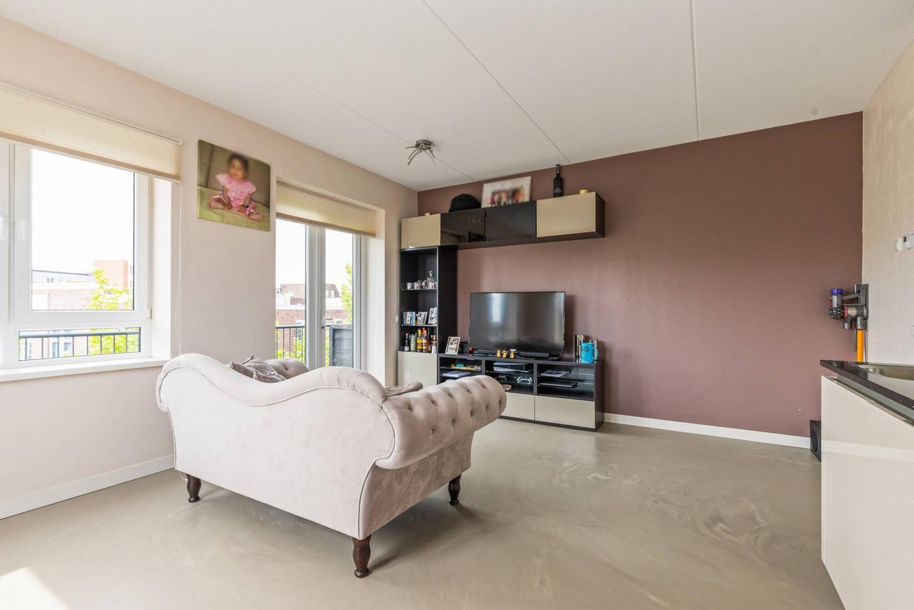 Sunny Balcony and Two Bedrooms in Almere Poort - Image 3