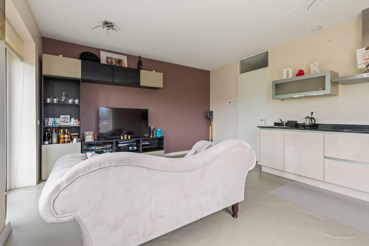 Sunny Balcony and Two Bedrooms in Almere Poort - Image 4