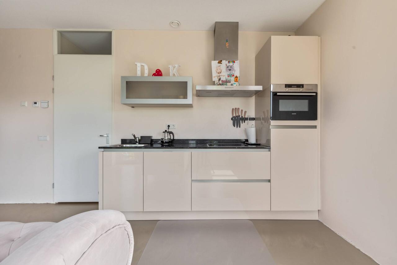 Sunny Balcony and Two Bedrooms in Almere Poort - Image 5