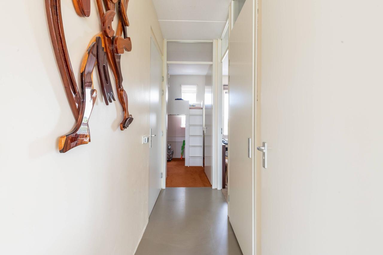 Sunny Balcony and Two Bedrooms in Almere Poort - Image 7