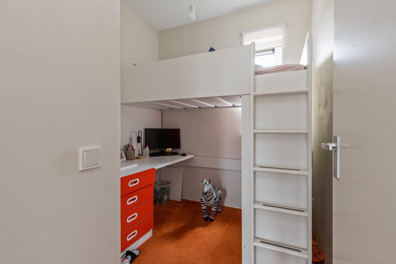 Sunny Balcony and Two Bedrooms in Almere Poort - Image 10