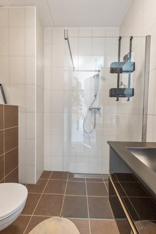 Sunny Balcony and Two Bedrooms in Almere Poort - Image 12