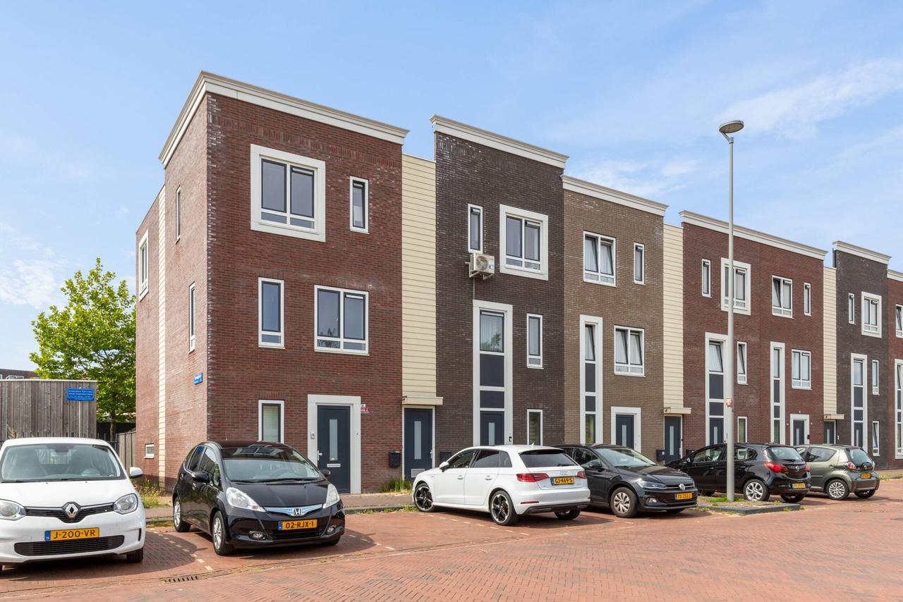 Sunny Balcony and Two Bedrooms in Almere Poort - Image 18