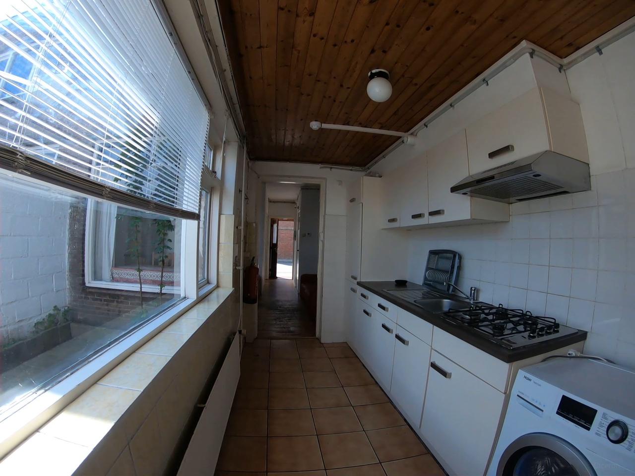 6-bedroom home for sharers - Image 5