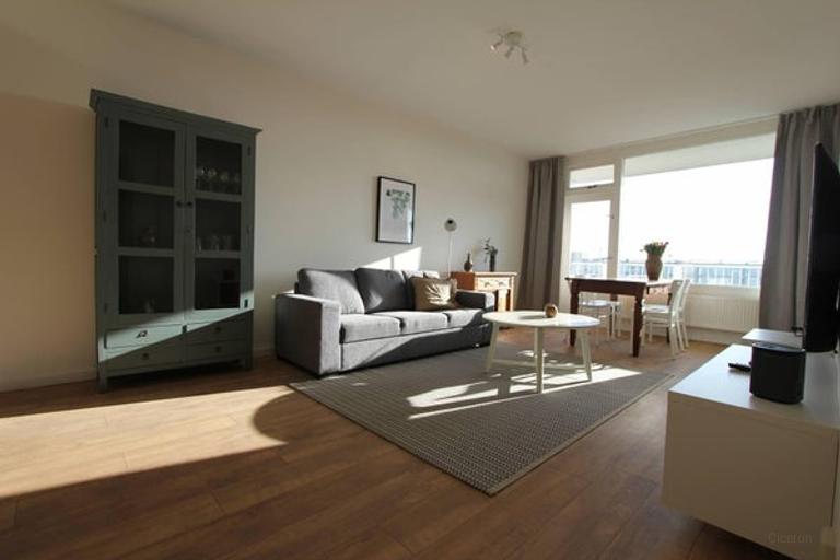 100 m² with three bedrooms and sunny balcony - Image 2