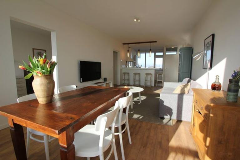 100 m² with three bedrooms and sunny balcony - Image 4