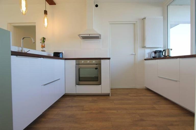 100 m² with three bedrooms and sunny balcony - Image 5