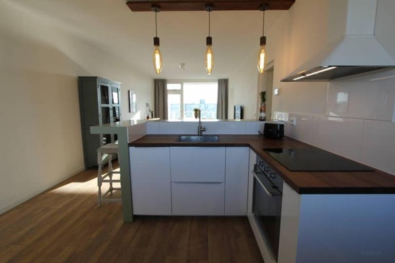100 m² with three bedrooms and sunny balcony - Image 7