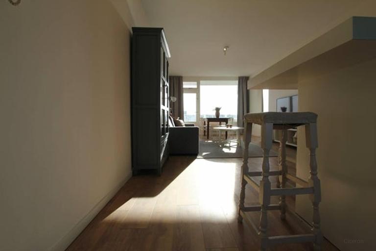 100 m² with three bedrooms and sunny balcony - Image 8