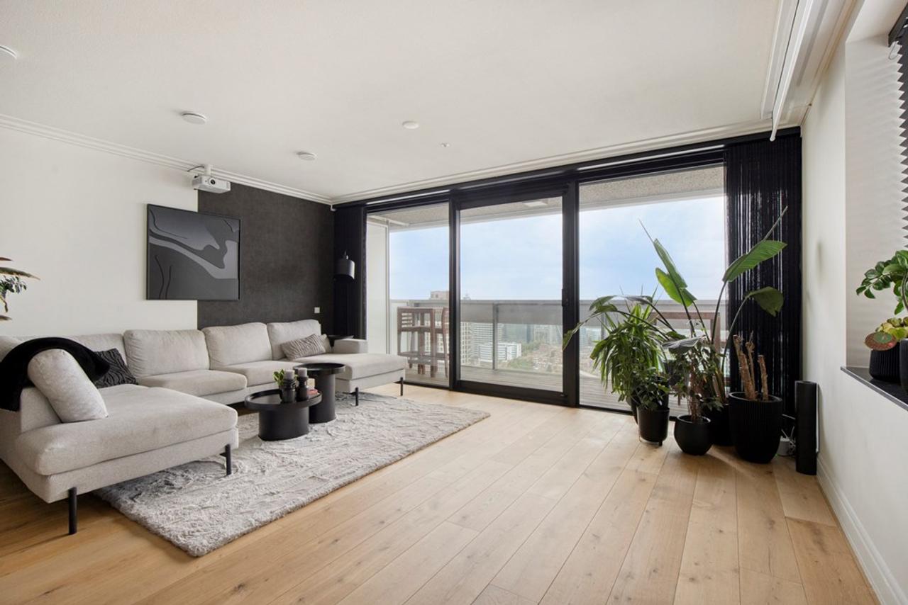Live on the 29th Floor in The Hague - Image 6