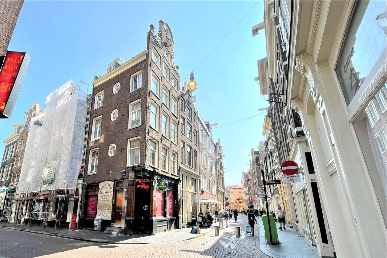 Renovated Living on Amsterdam’s Zeedijk - Image 1