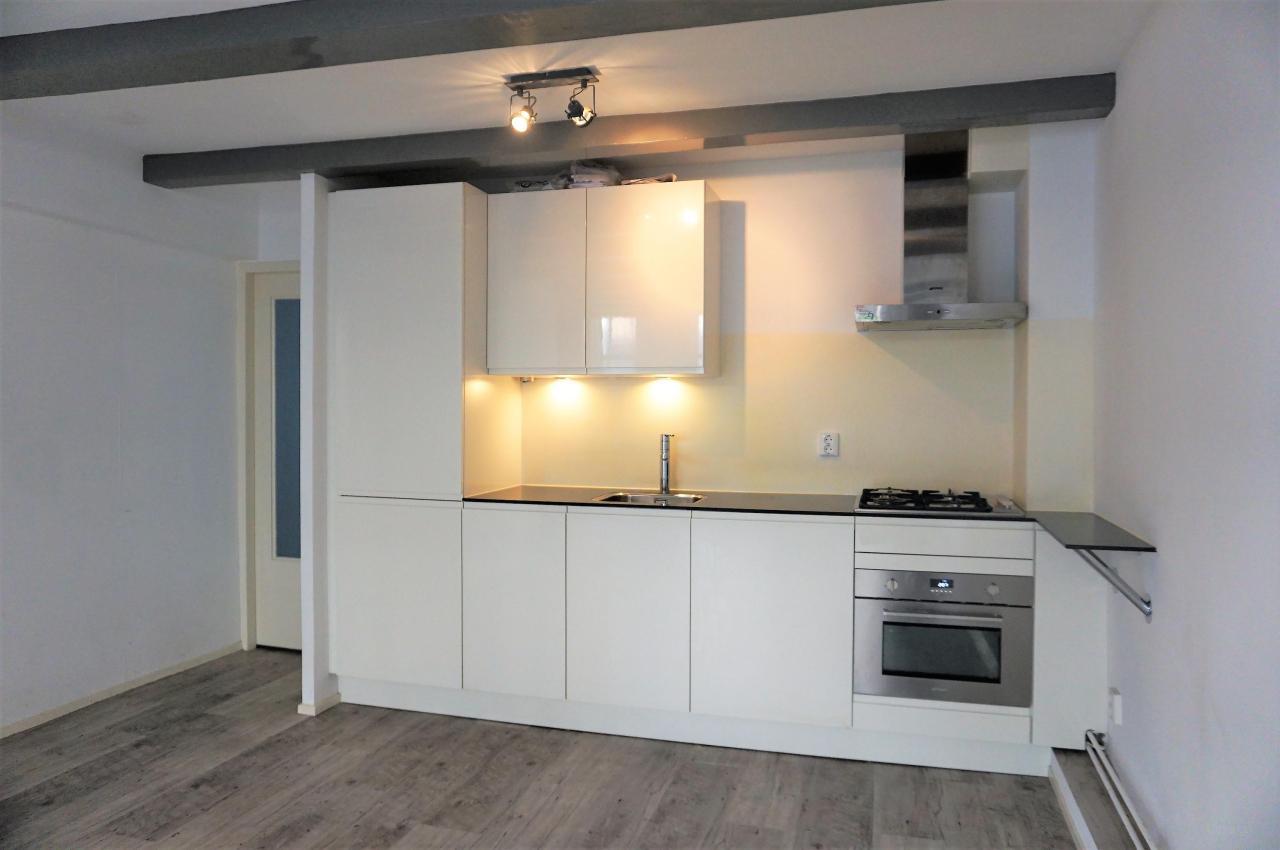 Renovated Living on Amsterdam’s Zeedijk - Image 5