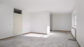 Zonnige loggia op de 11e verdieping
